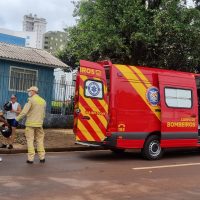 Imagem referente a Motociclista e garupa sofrem queda após acidente de trânsito na Rua Antonina