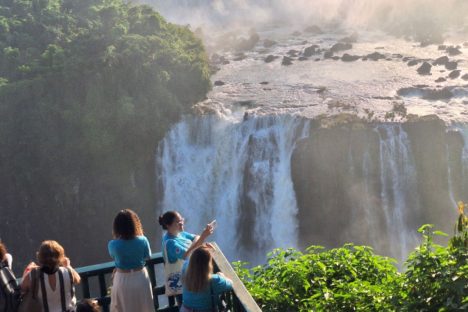 Imagem referente a Parque Iguaçu está entre 10 destinos mais pesquisados no Google, mostra site de turismo