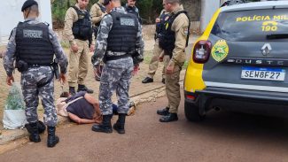 Ladrão é contido por populares após cometer furto na Avenida Brasil