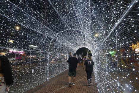 Imagem referente a Cascavel ganha túnel de luz e Mostra Cultural em celebração aos 73 anos