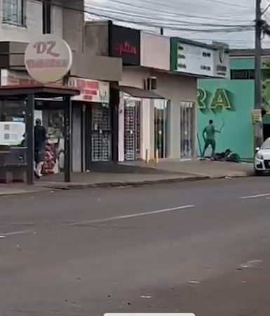 Imagem referente a Vídeo mostra suspeito de furto levando surra no Bairro Periolo