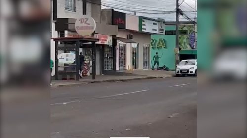 Imagem referente a Vídeo mostra suspeito de furto levando surra no Bairro Periolo