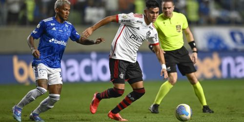 Imagem referente a David Luiz marca de falta e Fla vence Cruzeiro em Belo Horizonte