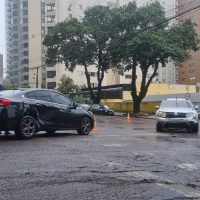 Imagem referente a Cruze e Duster se envolvem em acidente no Centro de Cascavel