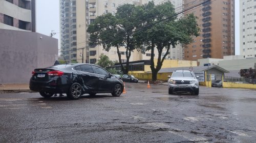 Imagem referente a Cruze e Duster se envolvem em acidente no Centro de Cascavel