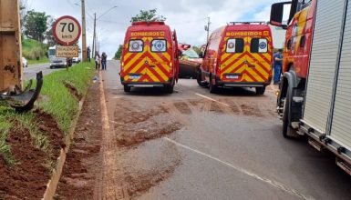 Imagem referente a Bombeiros e Samu atendem capotamento com vítimas em frente ao Ceasa