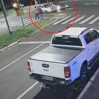 Imagem referente a Vídeo mostra colisão entre carros na Castelo Branco em Umuarama