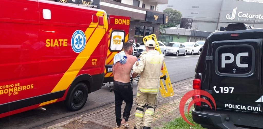 Esfaqueado em briga de bar é encontrado em casa abandonada no centro de Foz do Iguaçu