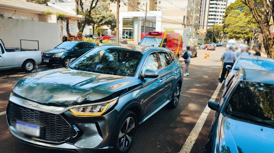 BYD e Golf se envolvem em colisão na Rua Mato Grosso, no Centro