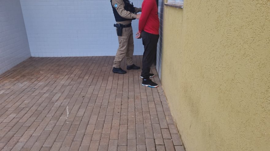 Após bater na esposa, homem é detido pela Polícia Militar