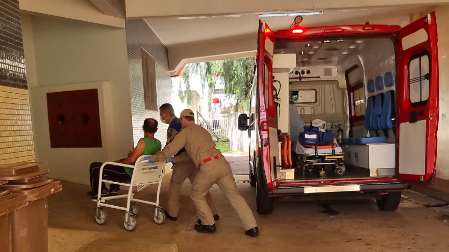 Idoso sofre queda em bar e é socorrido pelo Siate