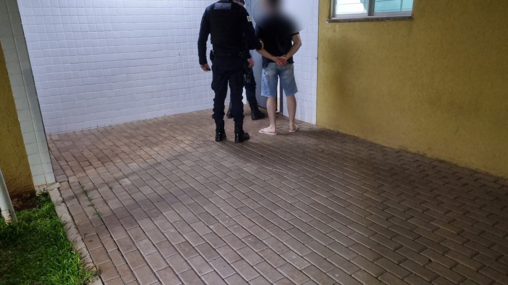 Descumprimento de medida protetiva termina em rapaz preso