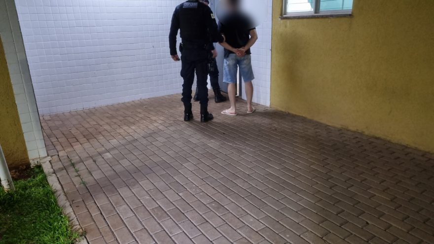 Descumprimento de medida protetiva termina em rapaz preso