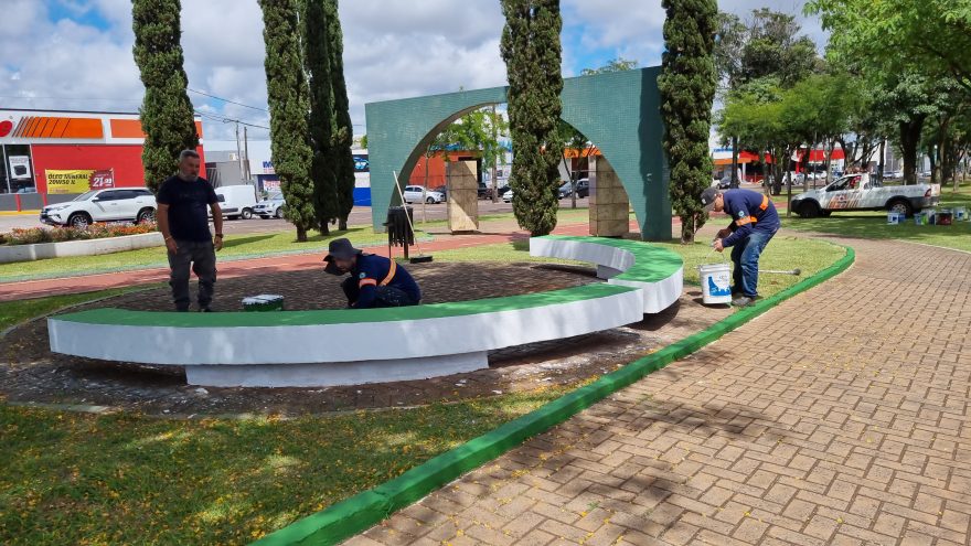 Praça Itália em Cascavel passa por revitalização com foco na beleza e conforto para a população