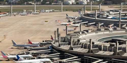 Imagem referente a Aviões da força aérea britânica fazem pouso de emergência no Rio