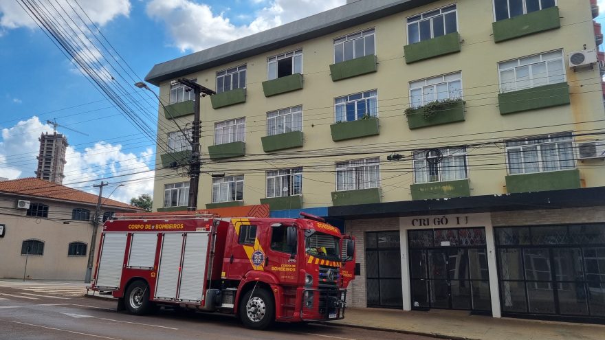 Forte cheiro de gás mobiliza Corpo de Bombeiros a edifício no Centro