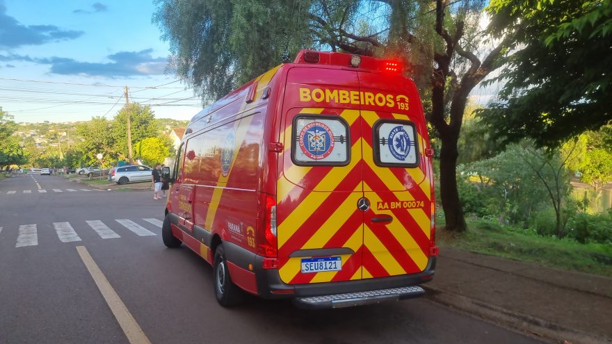 De bicicleta, menino de seis anos é atingido por carro e precisa do atendimento Siate