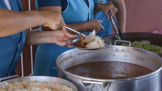 De feijão tropeiro a strogonoff de peixe: concurso da merenda tem receitas e cozinheiras finalistas