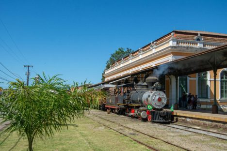 Imagem referente a Gastronomia típica, música e cultura: passeio de trem é opção turística do verão paranaense