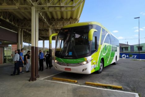 Imagem referente a Governador sanciona lei da gratuidade de passagens para idosos nos ônibus intermunicipais