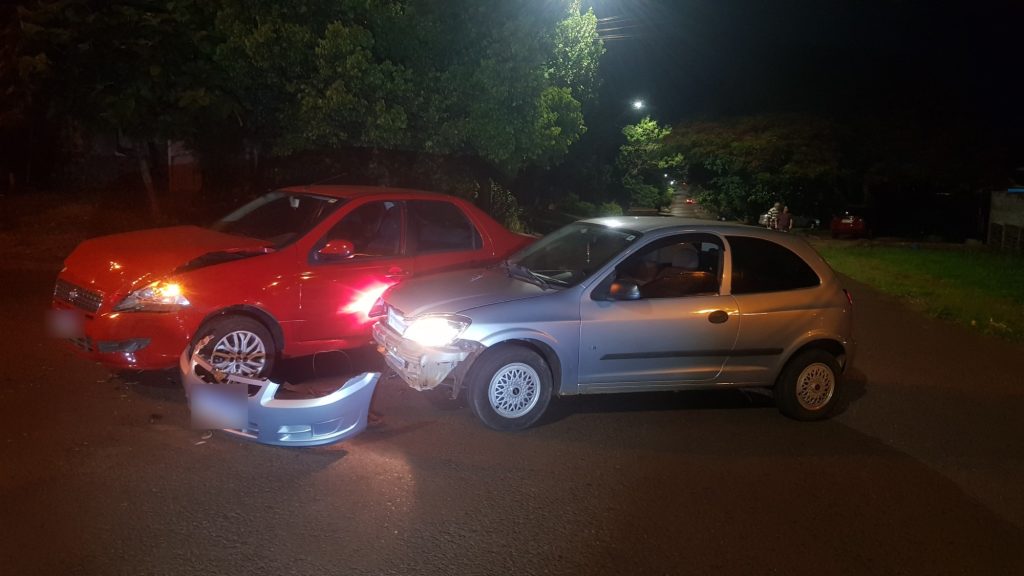 Acidente entre carros é registrado no Bairro Floresta