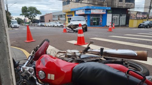 Imagem referente a Mais um acidente ocorre em frente ao Shopping JL em Cascavel