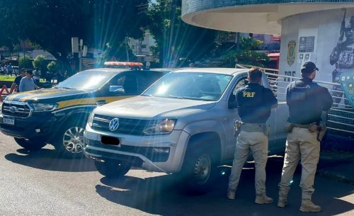 Imagem referente a Homem agradece PRF após recuperação de seu carro furtado em Foz do Iguaçu