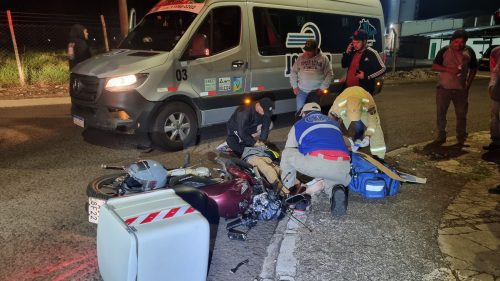 Imagem referente a Motociclista fratura perna em acidente no Bairro Santa Cruz em Cascavel