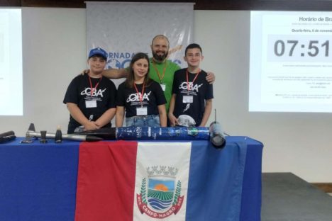 Imagem referente a Alunos da rede conquistam 1º lugar em lançamento de foguetes em olimpíada