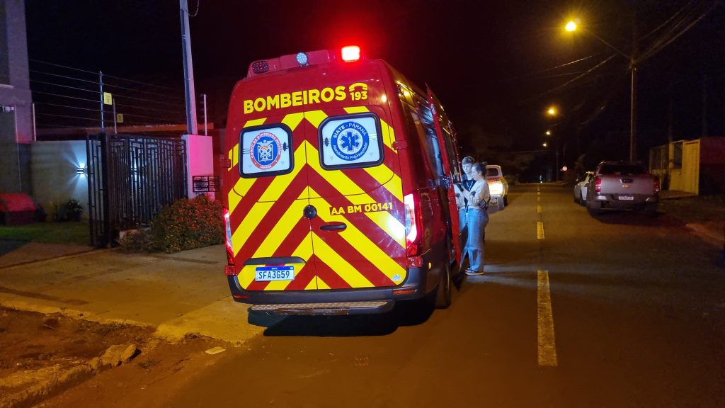 Homem cai de escada no Bairro Universitário e fica ferido