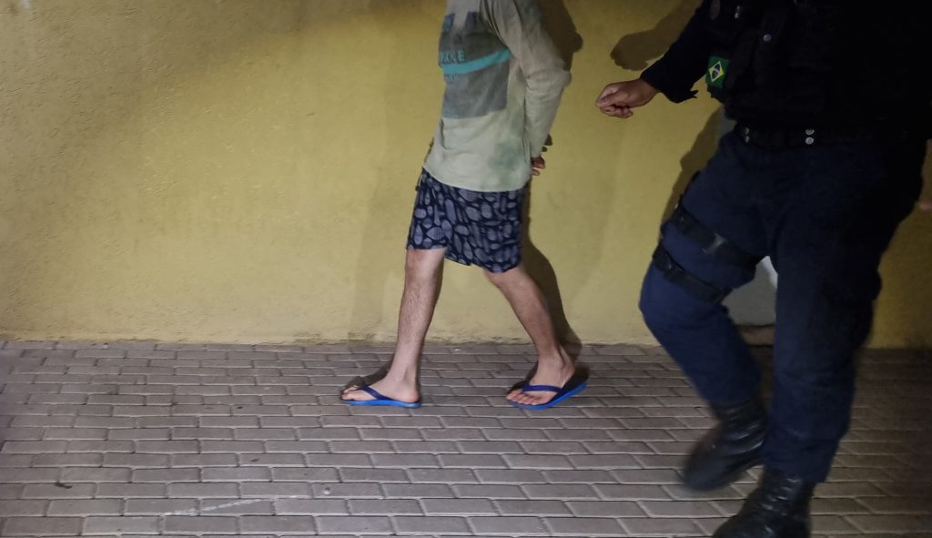 Homem é detido após ameaçar esposa no bairro Santa Felicidade
