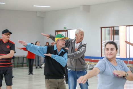 Imagem referente a Governador Ratinho Junior sanciona lei que cria o Programa Paraná Amigo da Pessoa Idosa