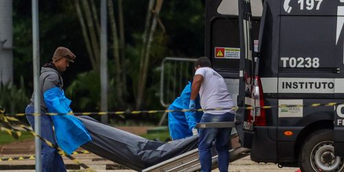 Imagem referente a Polícia retira corpo de autor de atentado na Praça dos Três Poderes