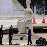 Imagem referente a Sede do Supremo volta a ser cercada por grades após atentado