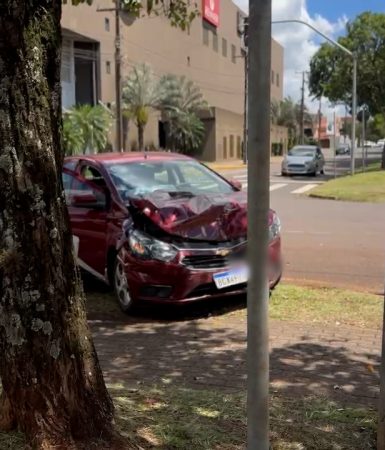 Imagem referente a Acidente entre carros é registrado na Av. Toledo