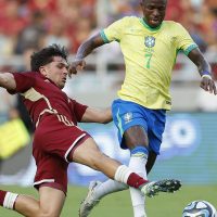 Imagem referente a Eliminatórias: Brasil joga mal e não passa de empate com a Venezuela