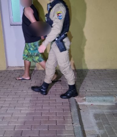 Imagem referente a Homem é preso por violência doméstica no Bairro XIV de Novembro