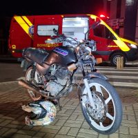 Imagem referente a Motociclista sofre queda após salto em quebra-molas na Rua Itália, em Cascavel