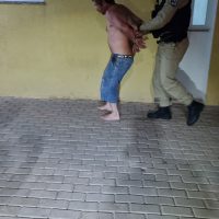 Imagem referente a Homem é detido após tentar agredir familiares com faca em Cascavel