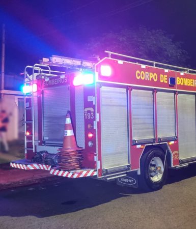 Imagem referente a Churrasco? Fumaça saindo do telhado assusta moradores e mobiliza Bombeiros ao Santa Cruz