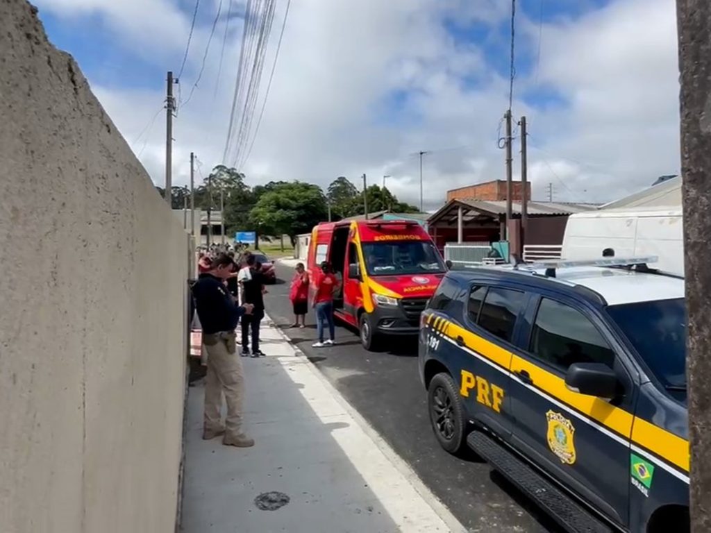 Motociclista embriagado foge de acidente e é preso após disparo da PRF em Fazenda Rio Grande