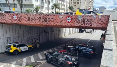 Imagem referente a Confronto com a PM causa mortes e bloqueio no trânsito da Avenida Visconde de Guarapuava