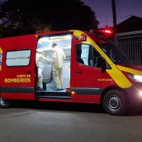 Imagem referente a Homem perde três dentes após cair de patinete na Rua Nereu Ramos