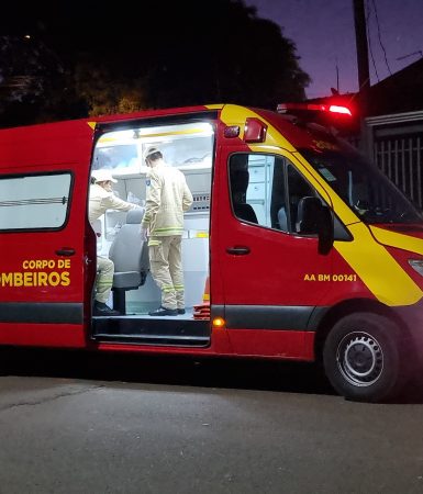 Imagem referente a Homem perde três dentes após cair de patinete na Rua Nereu Ramos