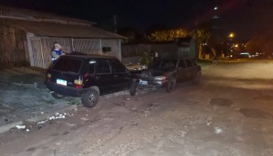 Imagem referente a Motorista de Uno fica ferido após bater contra Escort estacionado no Bairro São Cristóvão