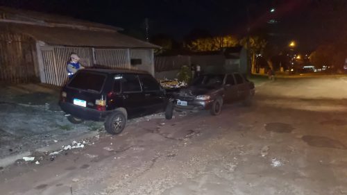 Imagem referente a Motorista de Uno fica ferido após bater contra Escort estacionado no Bairro São Cristóvão