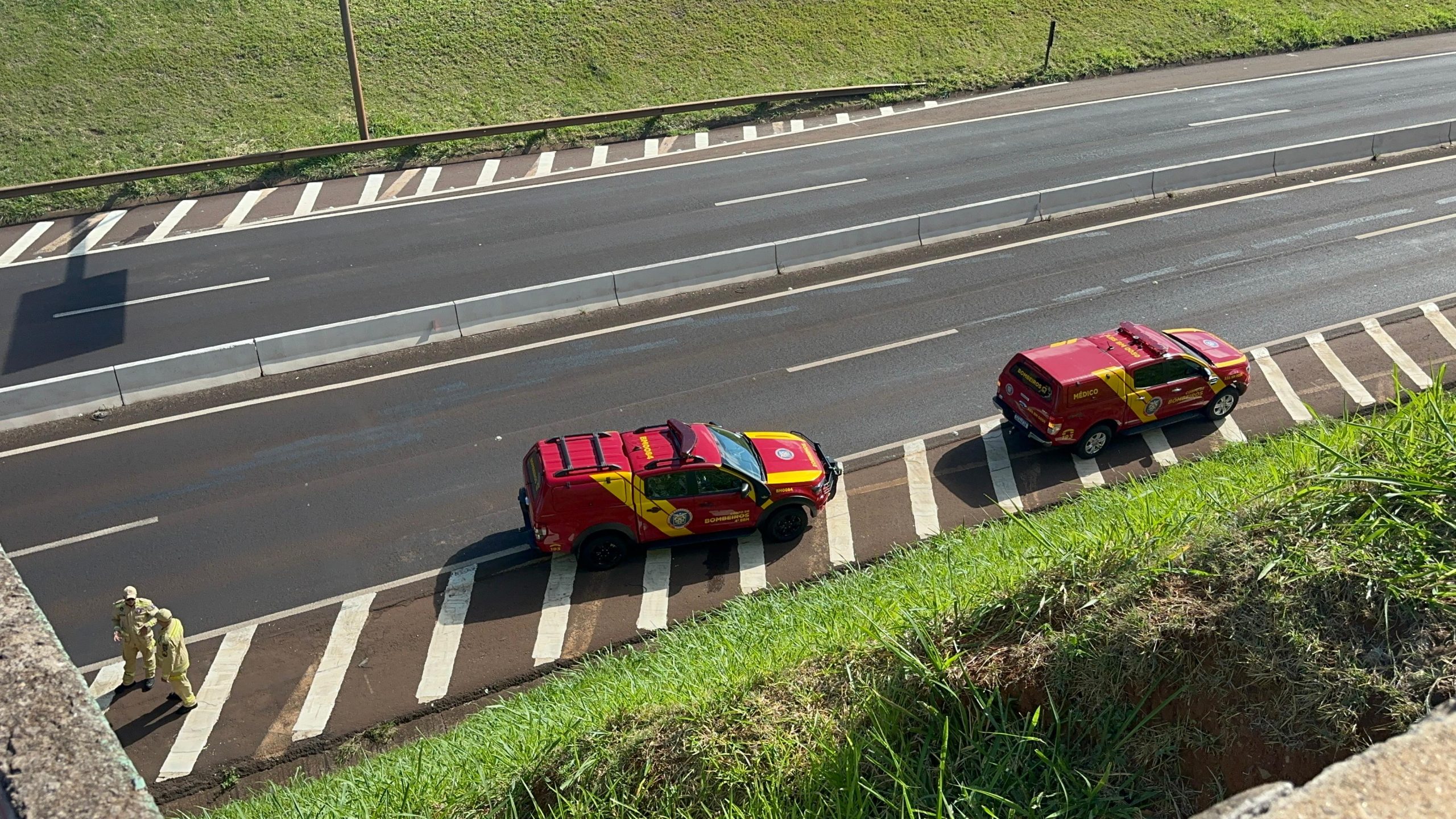 Imagem referente a Vítima cai de viaduto na PRc-467 e é socorrida pelo Corpo de Bombeiros