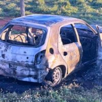 Imagem referente a Casal fica ferido após grave acidente envolvendo carro que pegou fogo na PR-472, em Goioerê