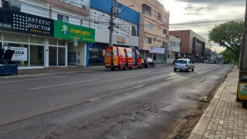 Imagem referente a Homem cai de escada e fica ferido em Cascavel