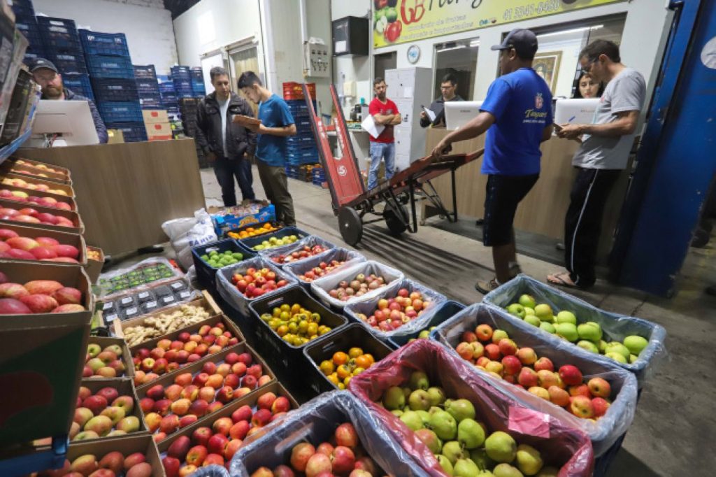 Ceasas de Curitiba, Londrina e Foz do Iguaçu abrem no feriado desta quarta-feira